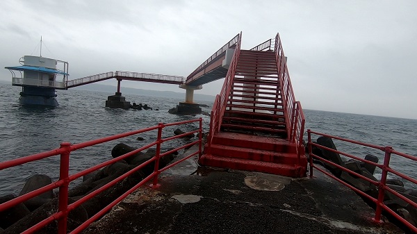 串本海中公園 海中展望塔