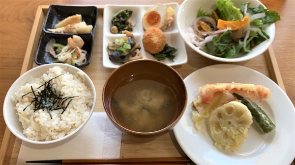 道の駅奥河内くろまろの郷ランチ 瀬戸内鯛めしと6種類の和惣菜定食