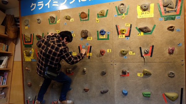 ピトンの小屋 クライミングウォール